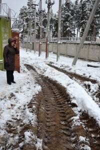 Непролазная грязь мешает пешеходам