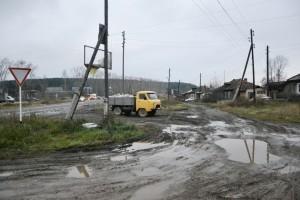 Изуродованные тротуары в районе Сысертского хлебозавода 