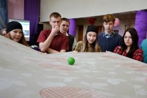 Инженеры-герои соревнуются на "простыне космоса"