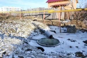 Вот причина потопа: вода с болота теперь отводится в общий уличный колодец