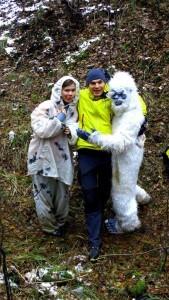 Фото другой команды со снежным человеком