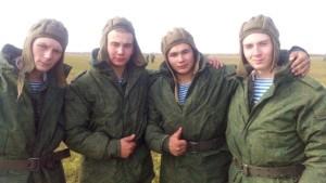 Артем Кононов - второй справа