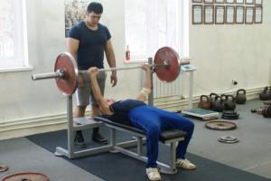 Борису Гайсину тяжести нипочем  - он самый опытный среди спортсменов