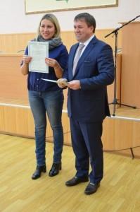 Сертификат вручается семье Ключниковых