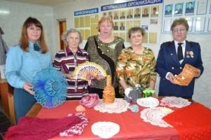 Ветераны пожарной части на собственной выставке рукоделия