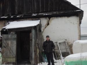 Альберт Базылев на своем участке в Арамили