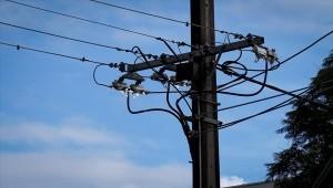 Меняют столбы