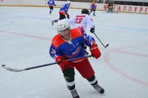 Первый гол в ворота подшефным "Медведям" принадлежит депутату Александру Кочмареву