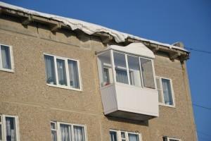 Снег в любую минуту может упасть кому-нибудь на голову