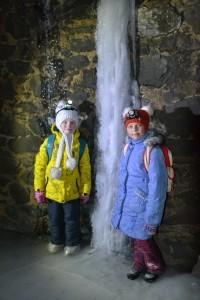 Фото с естественными ледяными скульптурами