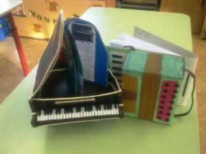 Книжки в виде инструментов