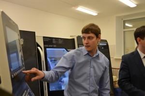 Кроме разработки моделей деталей для производства, студенты пишут компьютерные программы для станков, установленных в университете