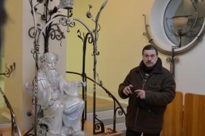 Александр Черненко, лесничанин, мастер-умелец: ему подвластны ковка из железа, керамические изделия, ювелирные украшения...