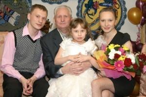 А. А. Дурникин с внуками