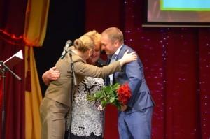 Таким теплым было почти каждое поздравление. На сцене - директор патрушевского ДК Ирина Кривопишина, глава патрушевской администрации Павел Новоселов и начальник Управления культуры Наталья Трухина