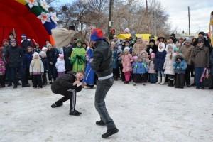 Задача - снять шапку с соперника, размахивающего мешком