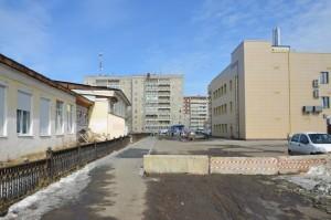 Блоки между школой №6 и ТЦ "Бажов"