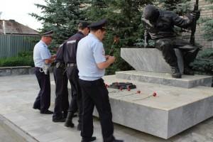 Полицейские постили память погибших в Великой Отечественной войне