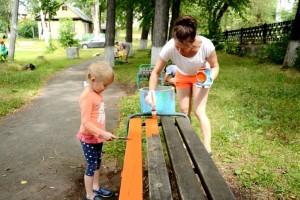 Покраска скамеек на лодочной станции в Сысерти