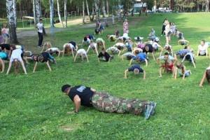 Зарядку проводят сотрудники ОМОН ОМОН 