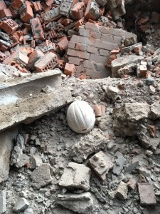 При разборе недостроя в Сысерти пострадал рабочий