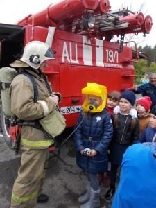 Пожарные со школьниками п. Бобровский