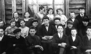 Василий Никитич Иванов с учащимися 7 классов, 1937-38 учебный год