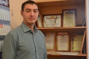 Александр Слободчиков в своем рабочем кабинете