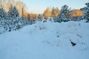 Сугробы на лыжероллерной трассе лыжной школы "Спартак"