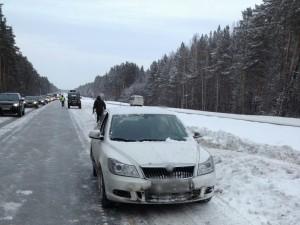 Авто застряло в снегу, помощь на дорогах