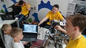 Робот-паук, исследующий пещеры