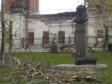 Памятник Бажову