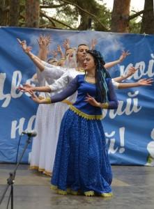 12 Коллектив Рябинушка с индийским танцем