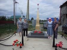 У памятника красноармейцам