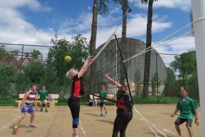 Соревнования по волейболу на новой спортплощадке