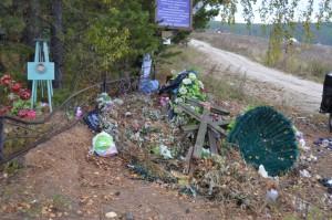 Неухоженное кладбище