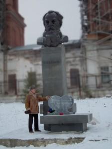 памятник Бажову, каменное сердце