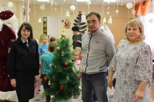 Полицейские общаются с детьми