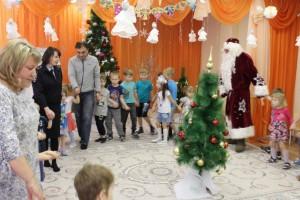 Полицейские общаются с детьми