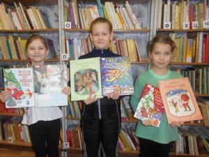 бети в библиотеке с книгами