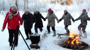 пожилые туристы