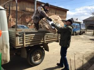 Сотрудники парка "Бажовские места" привезли картон