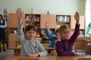 будущие первоклассники, дети за партой, из детсада в первый класс