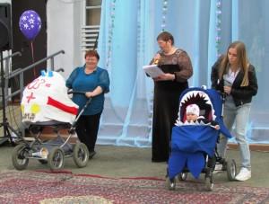 участники парада колясок