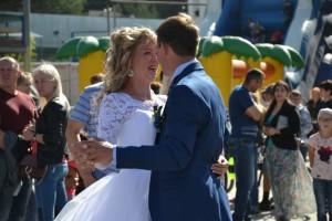 Молодожены