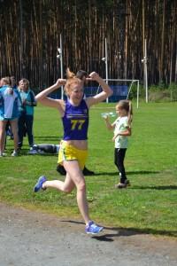 Победительница кросса в основной группе женщин