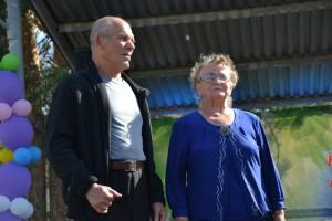 Супругам Дерендяевым вручаются медали Совет да любовь