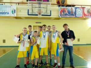 Баскетболисты из школы-интерната п. Школьный с тренером