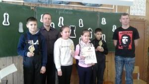 1 место в шахматах заняла команда школы №18