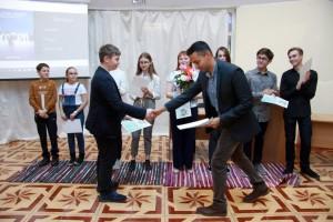 Награждение ребят на красной ковровой дорожке